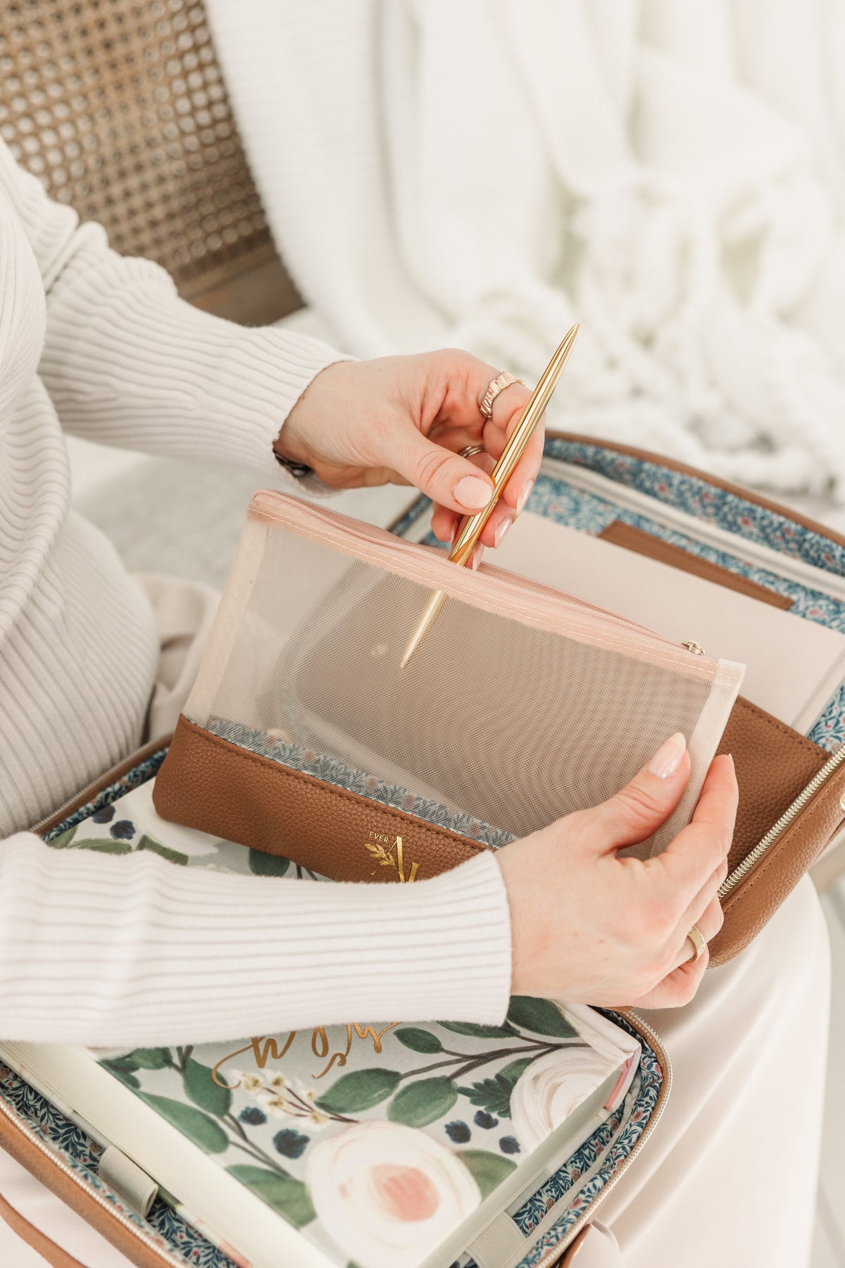 Bible Crossbody Bag (large capacity) - Almond